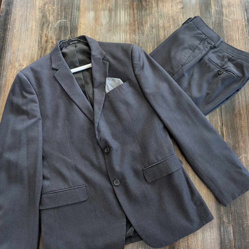 Young Man's Egara Suit, 40R/34 waist, dark grey